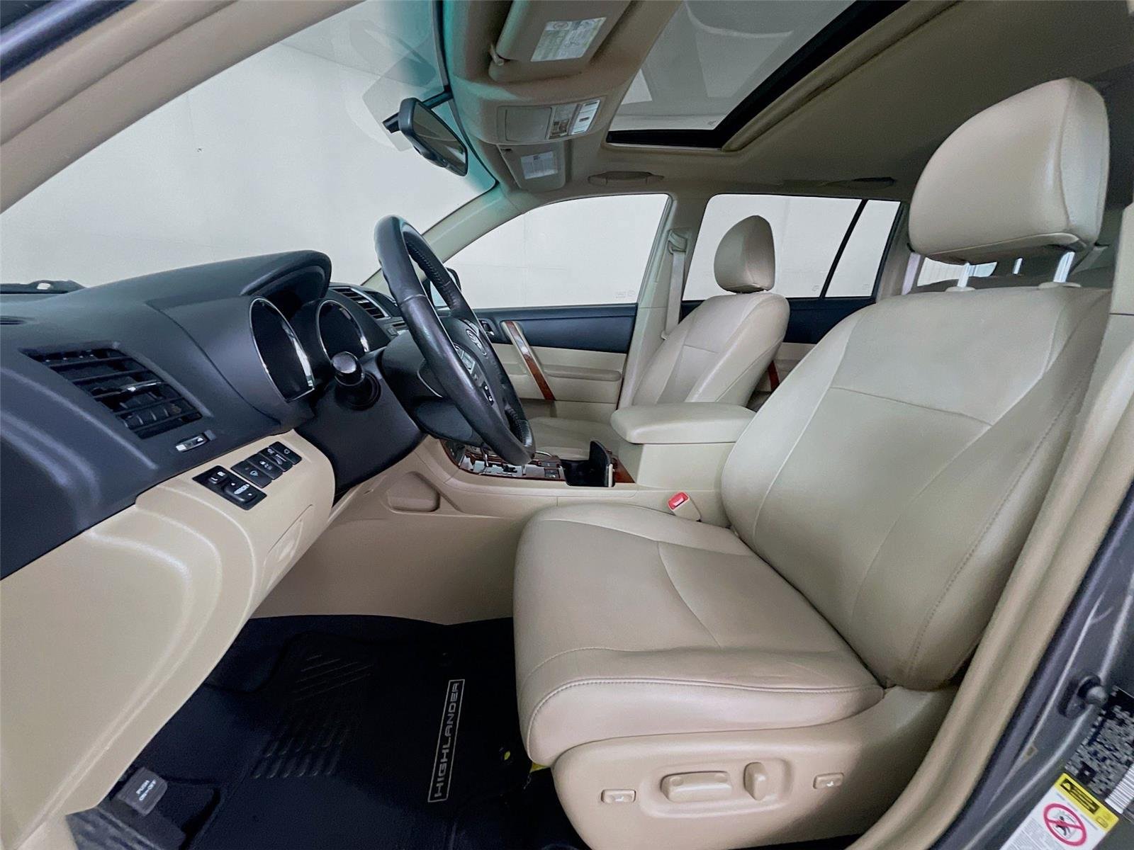 Used 2012 Toyota Highlander Limited w/ Convenience Pkg AWD/4WD image 24