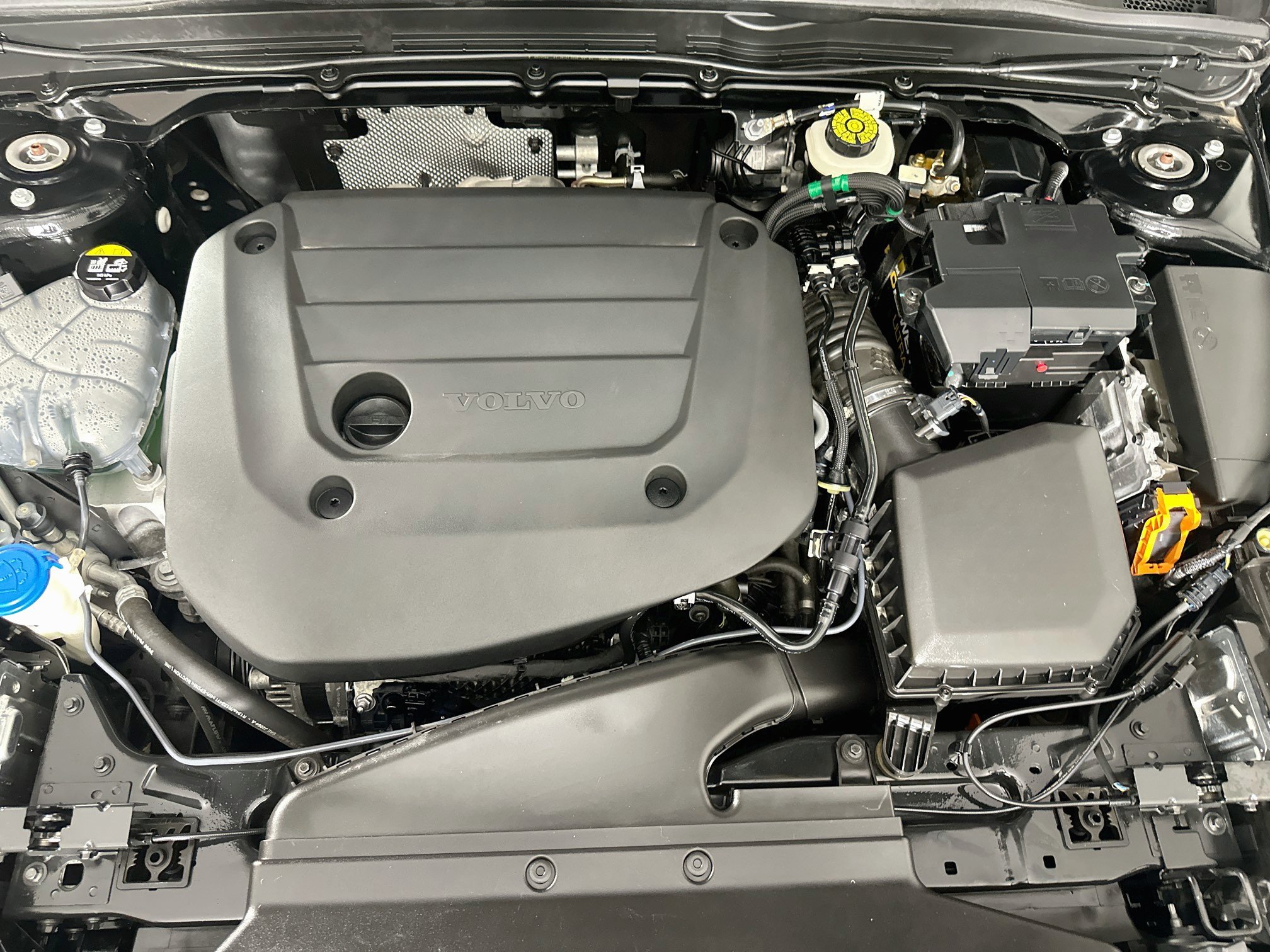 Used 2023 Volvo XC40 B4 Ultimate FWD image 35