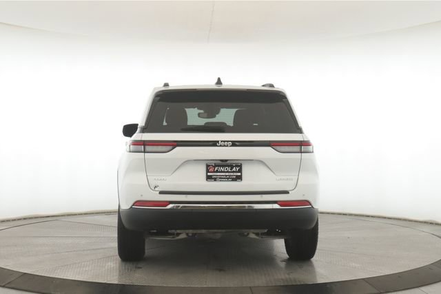 Used 2024 Jeep Grand Cherokee Laredo image 11