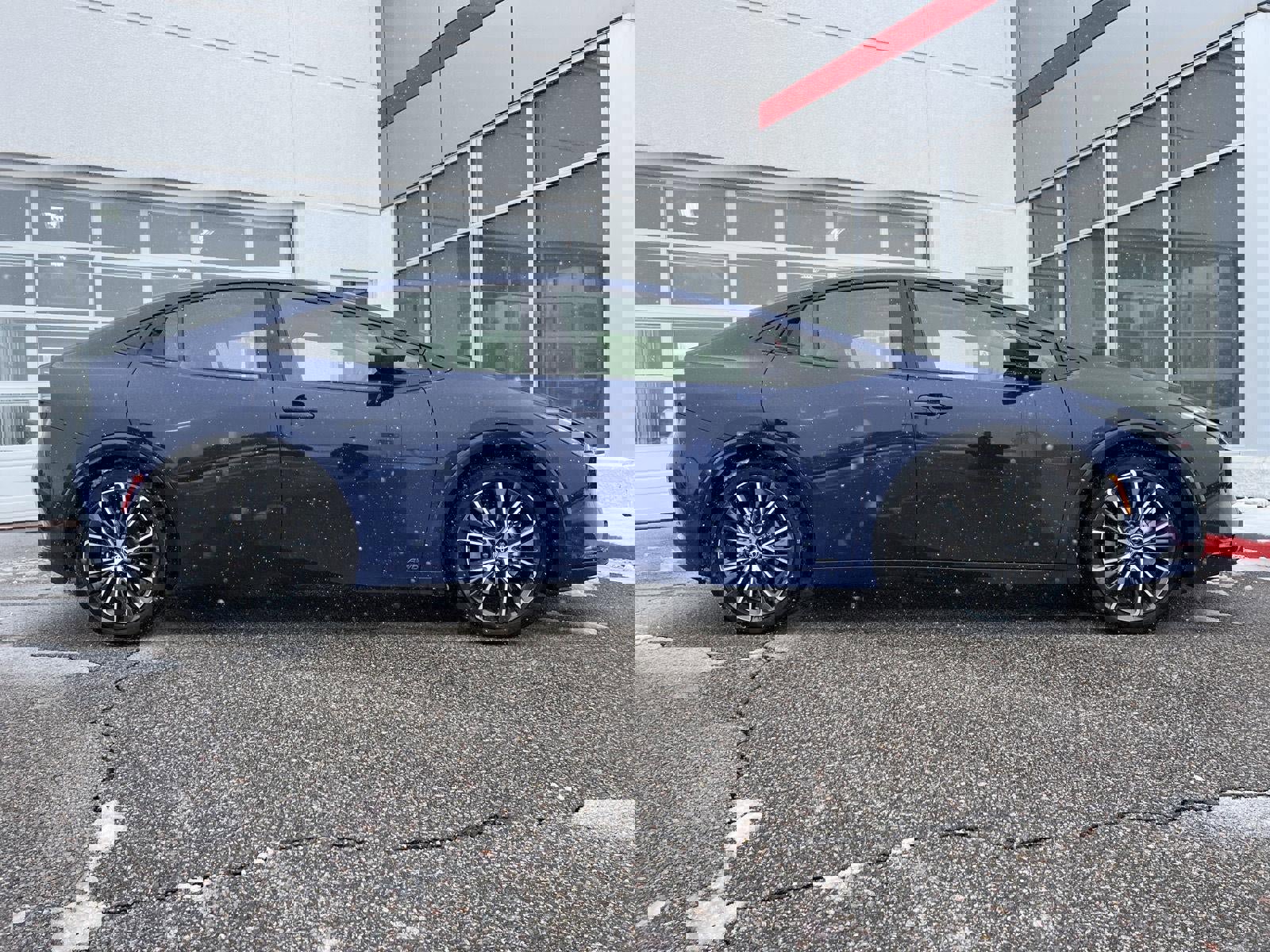 Used 2025 Toyota Prius XLE image 19