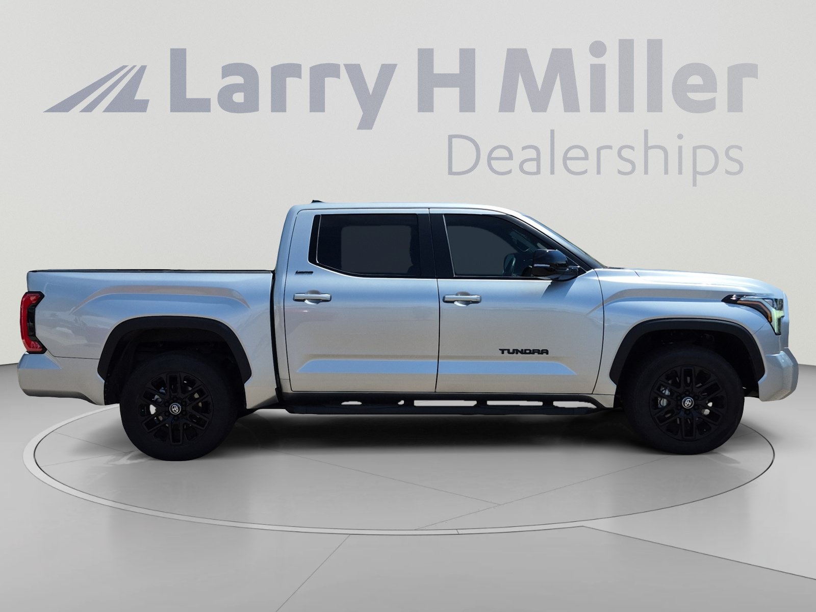 Used 2025 Toyota Tundra Limited AWD/4WD image 6
