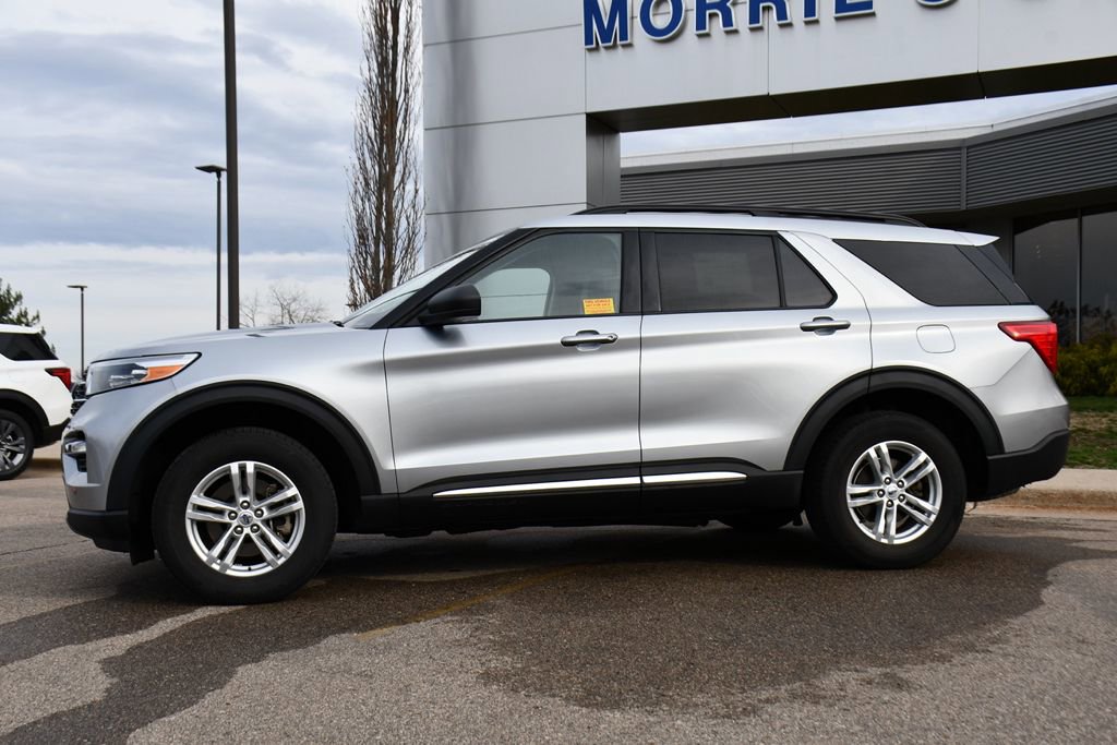 Used 2023 Ford Explorer XLT w/ Equipment Group 202A AWD/4WD image 2
