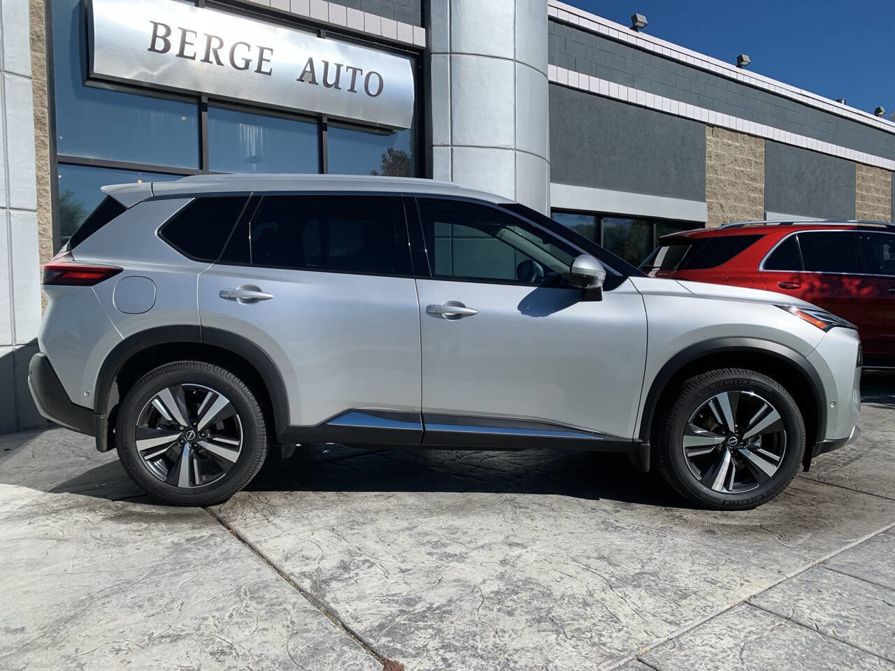 Used 2023 Nissan Rogue Platinum w/ Platinum Premium Package image 6