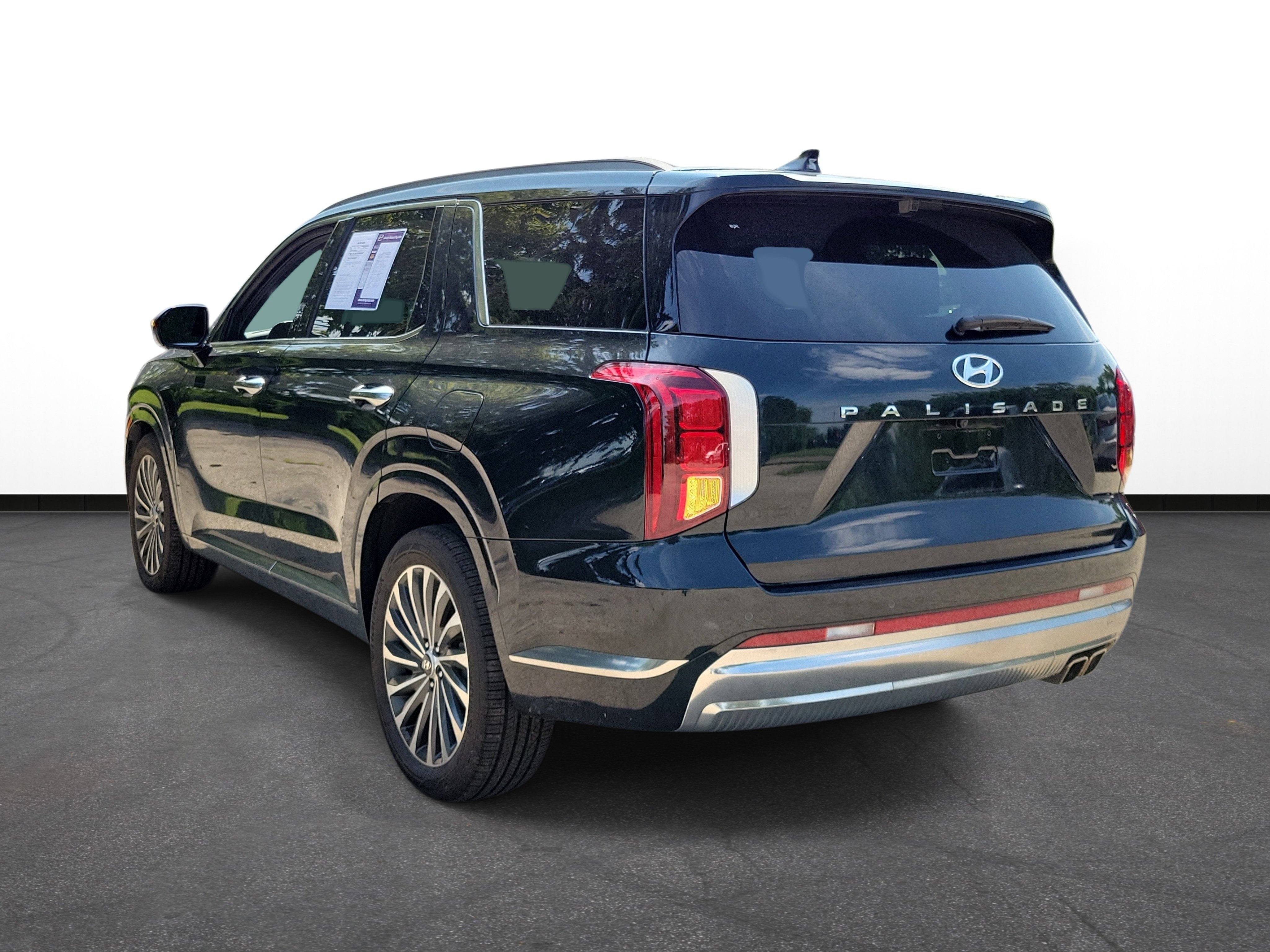 Used 2025 Hyundai Palisade Calligraphy FWD image 3