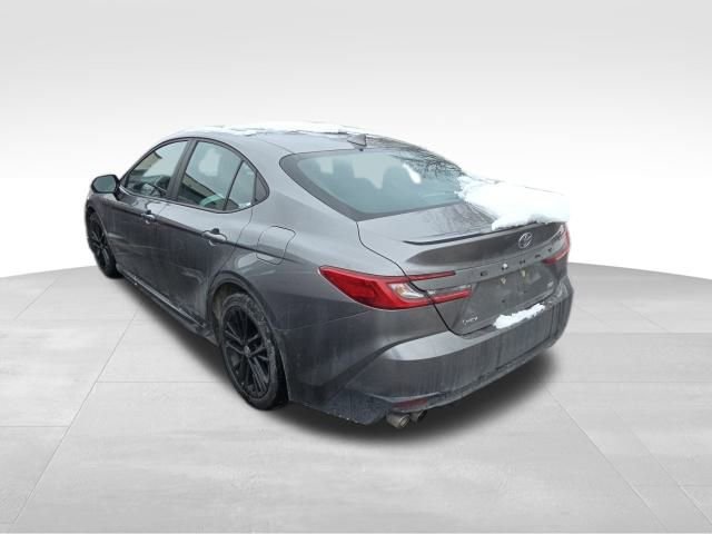 Used 2025 Toyota Camry SE image 3