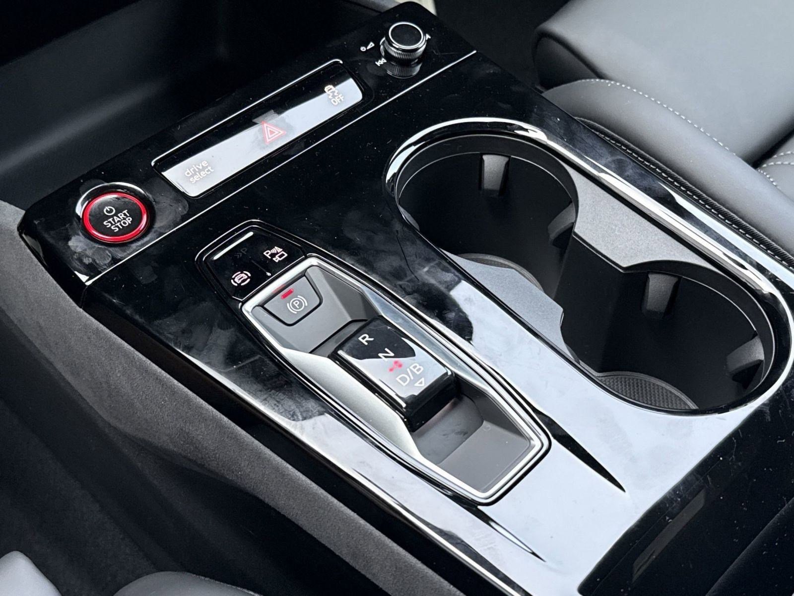 New 2025 Audi SQ6 e-tron Prestige image 27