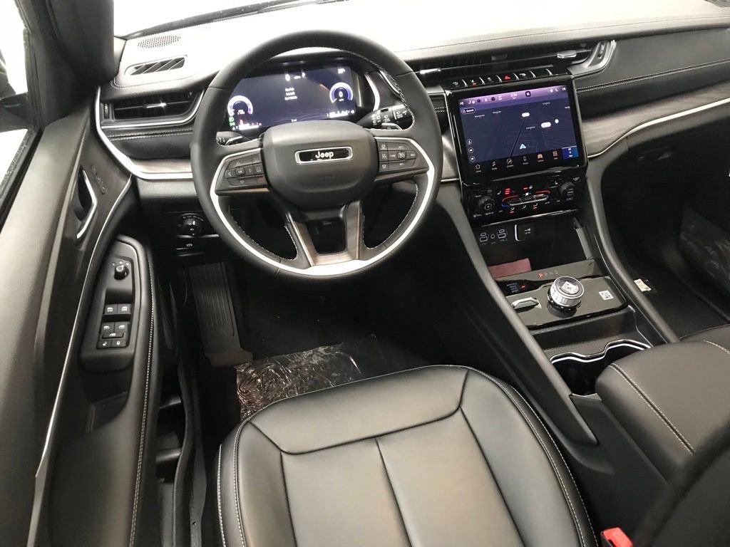 New 2025 Jeep Grand Cherokee Limited image 34