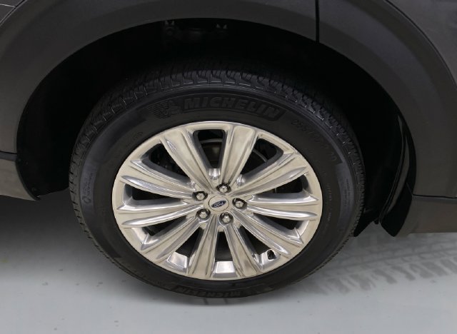 Used 2022 Ford Explorer Limited w/ Equipment Group 301A AWD/4WD image 18