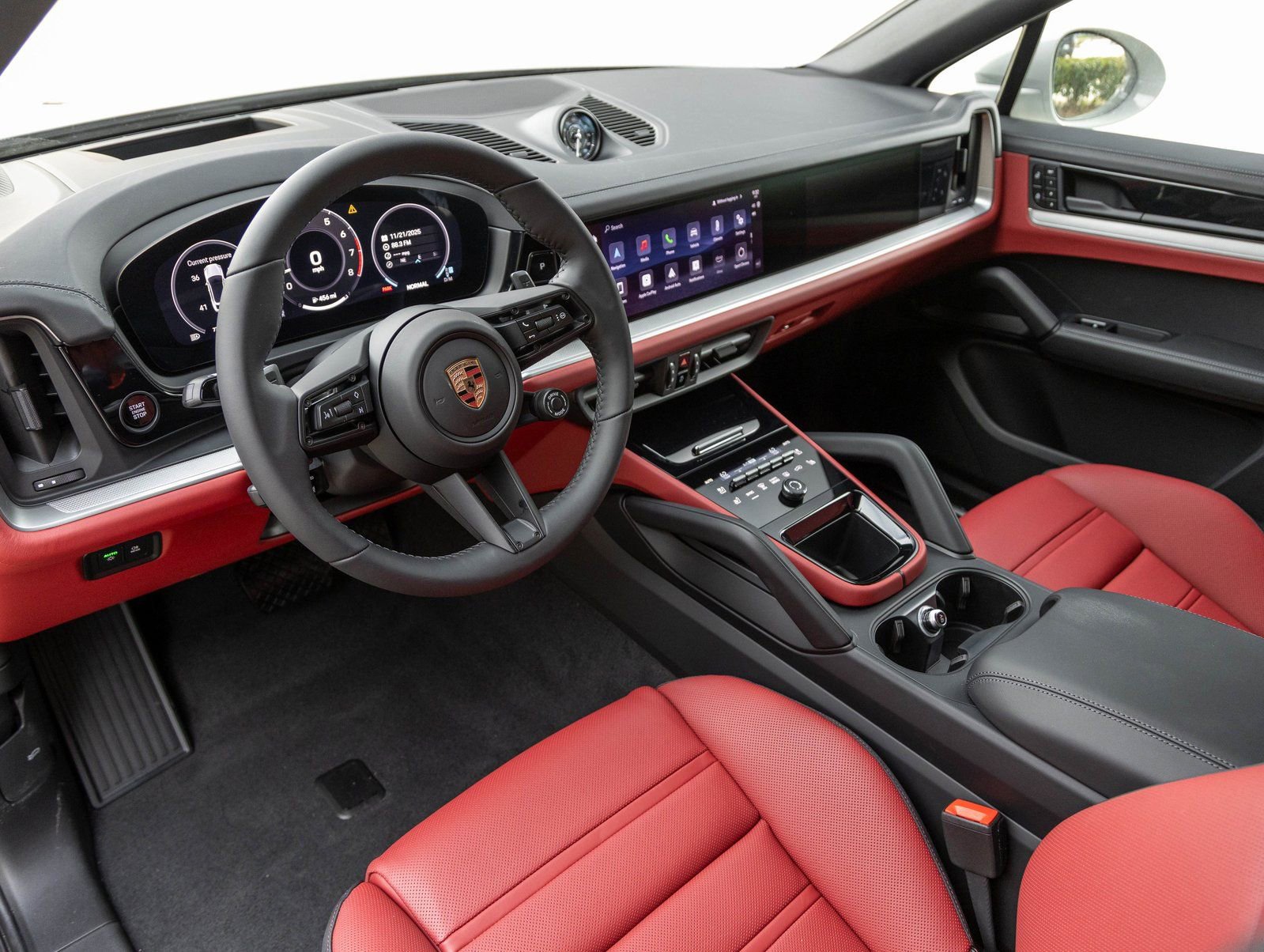 Certified 2026 Porsche Cayenne Coupe AWD/4WD image 4