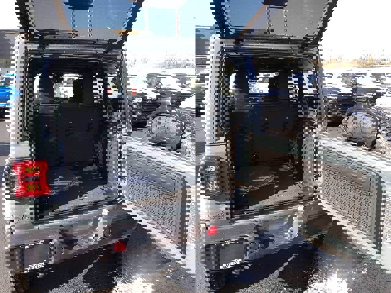 New 2026 Jeep Wrangler Sahara w/ Technology Group image 9