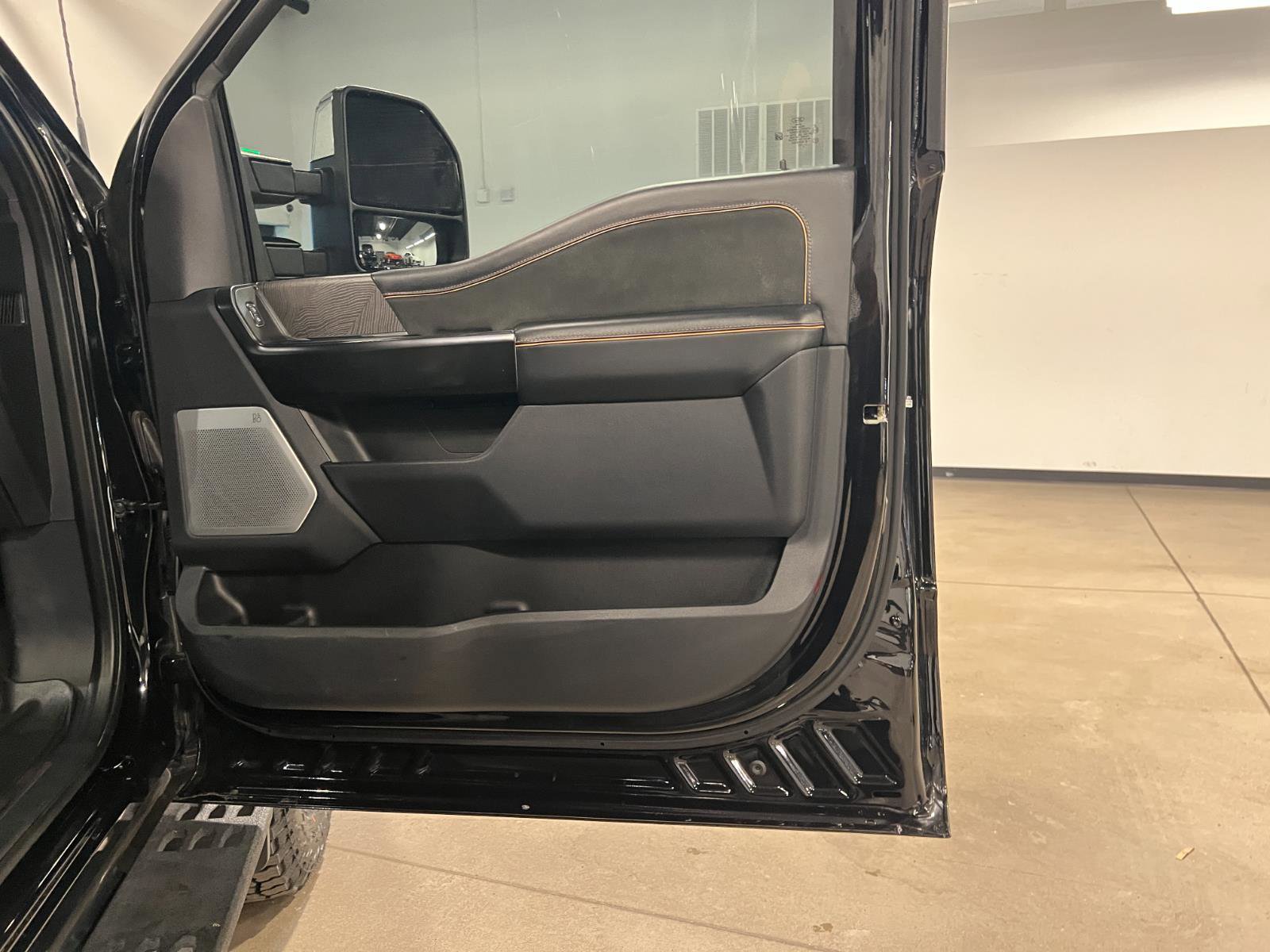 Used 2023 Ford F350 Platinum w/ Tremor Off-Road Package image 38