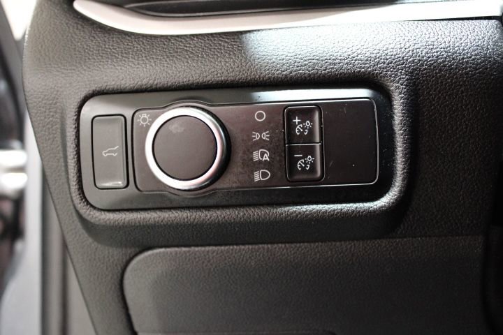 Used 2023 Ford Explorer XLT image 34