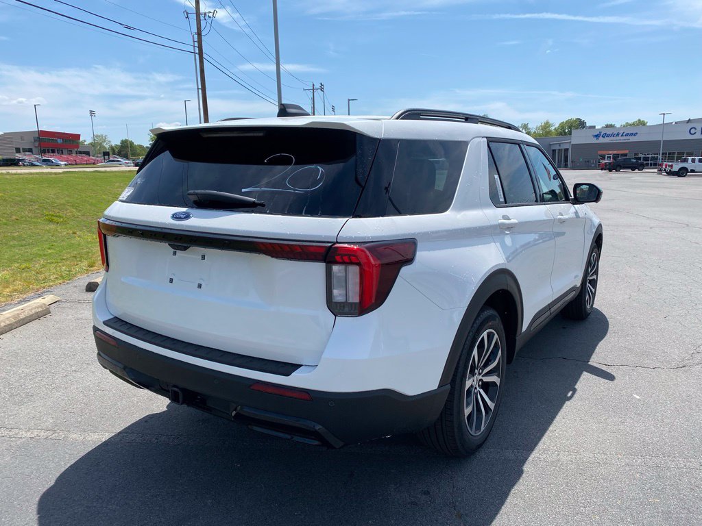 New 2026 Ford Explorer ST-Line RWD image 7