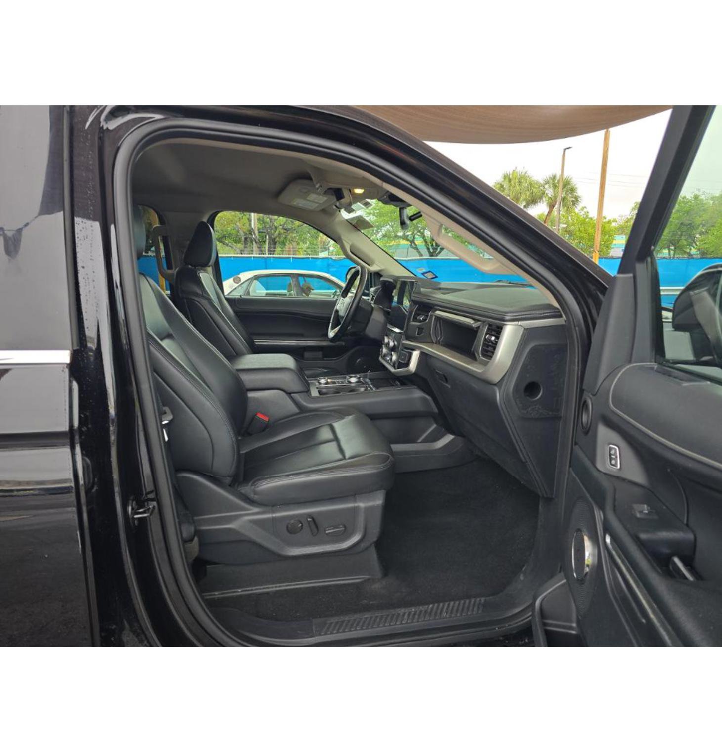 Used 2024 Ford Expedition Max XLT image 11