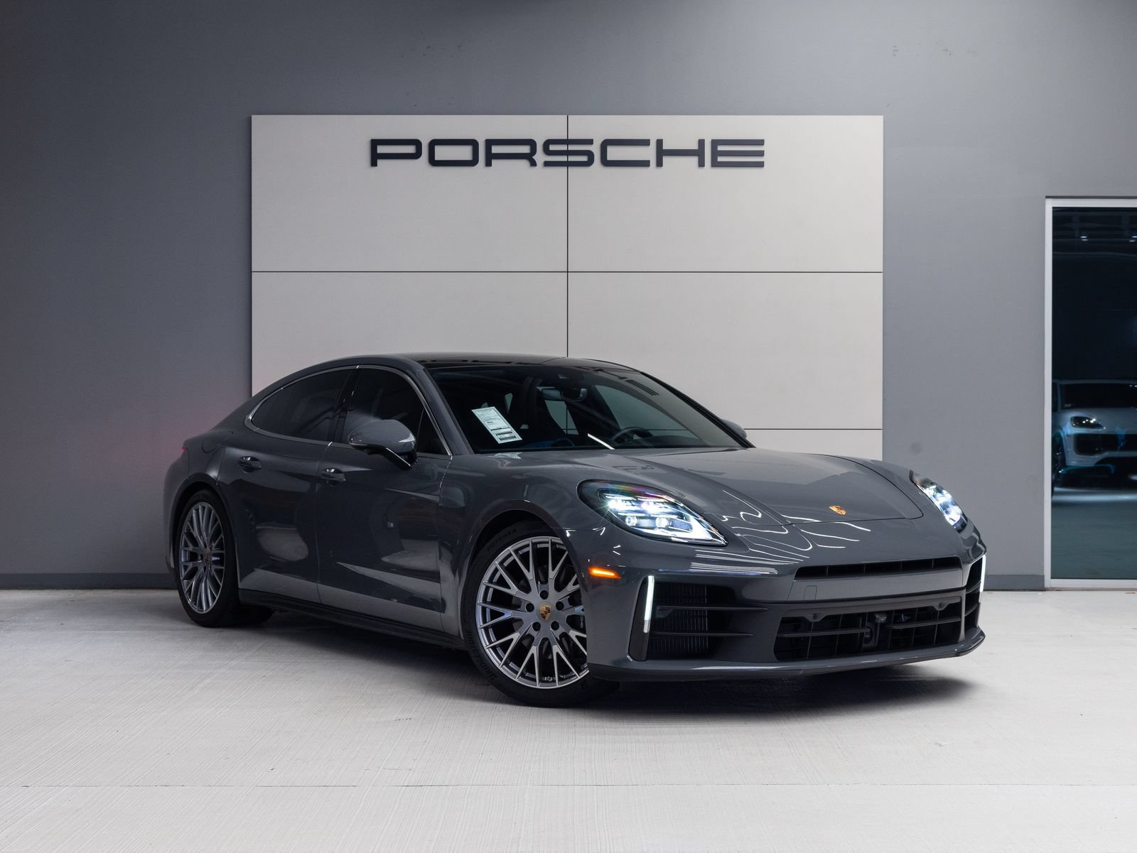 Certified 2025 Porsche Panamera image 9