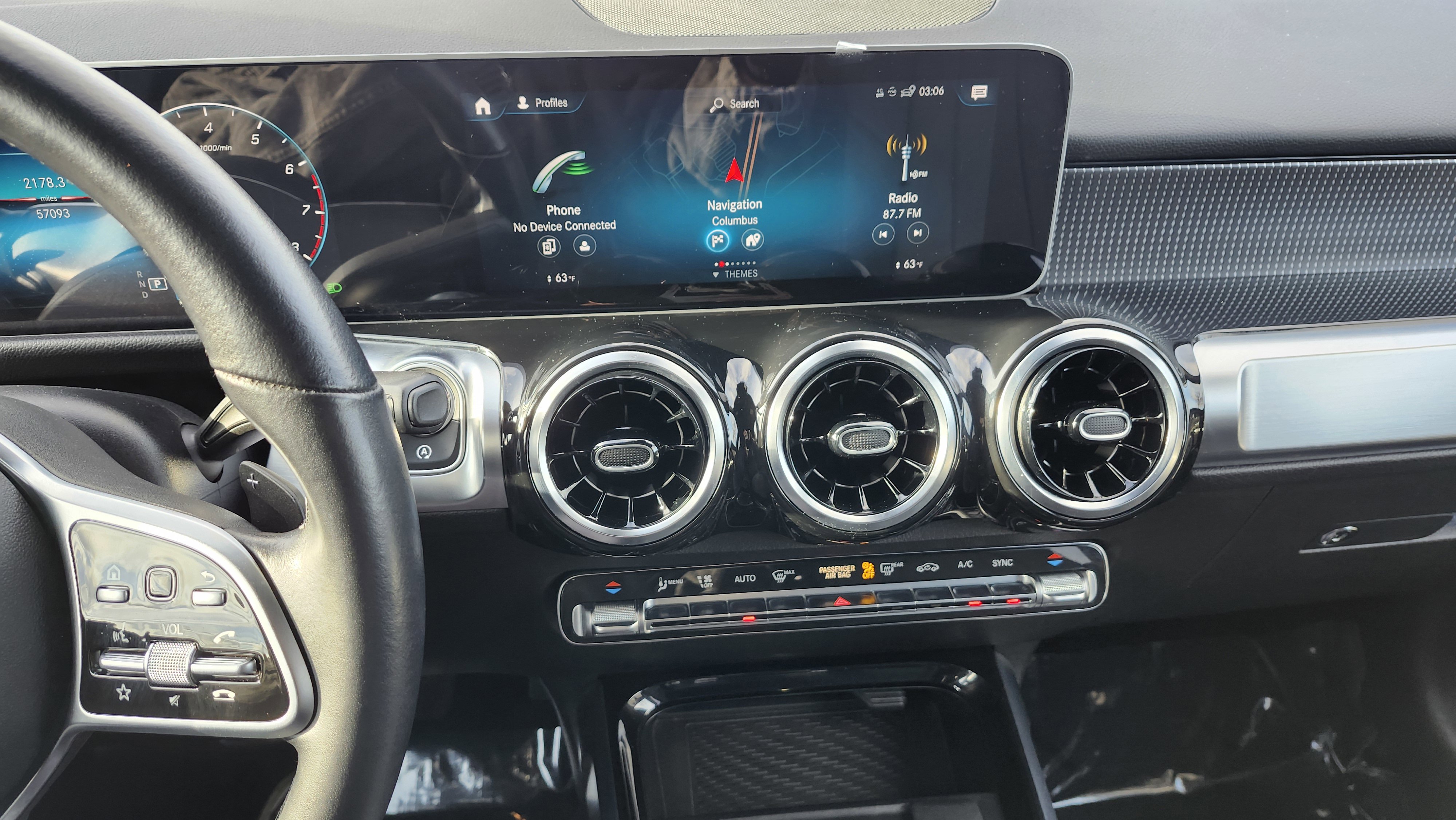 Used 2021 Mercedes-Benz GLB 250 4MATIC image 34