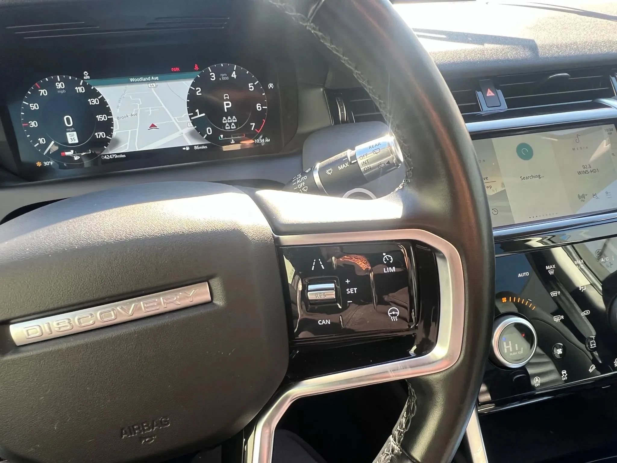 Used 2021 Land Rover Discovery Sport SE image 17
