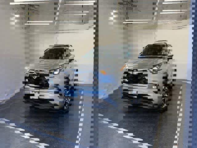 Used 2022 Toyota Highlander XLE
