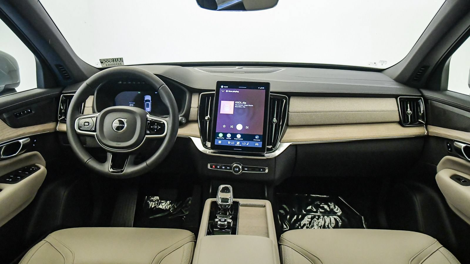 Certified 2026 Volvo XC90 B6 Plus AWD/4WD image 15