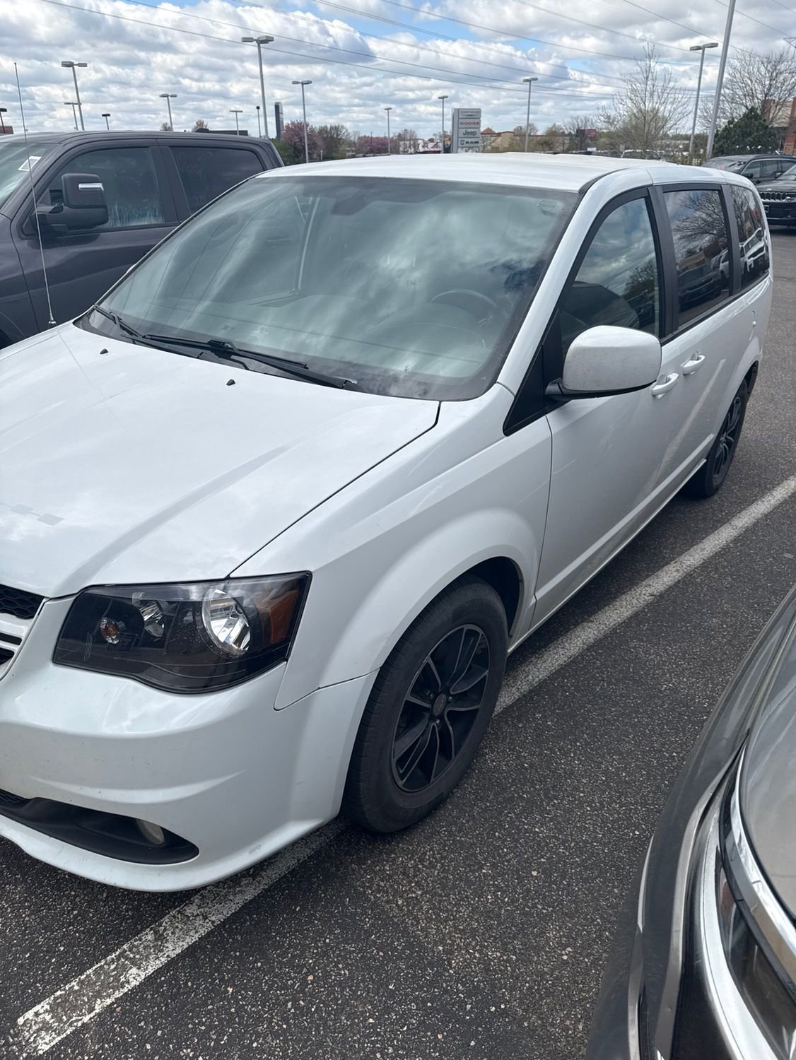 Used 2019 Dodge Grand Caravan GT FWD image 2