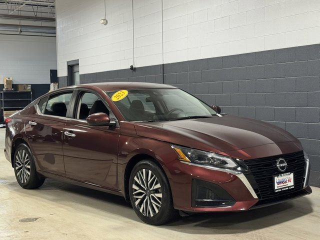 Used 2023 Nissan Altima 2.5 SV image 2