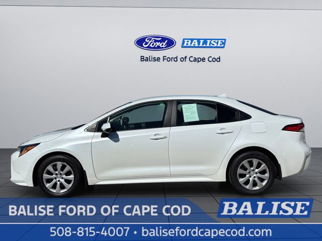 Used 2025 Toyota Corolla LE image 3