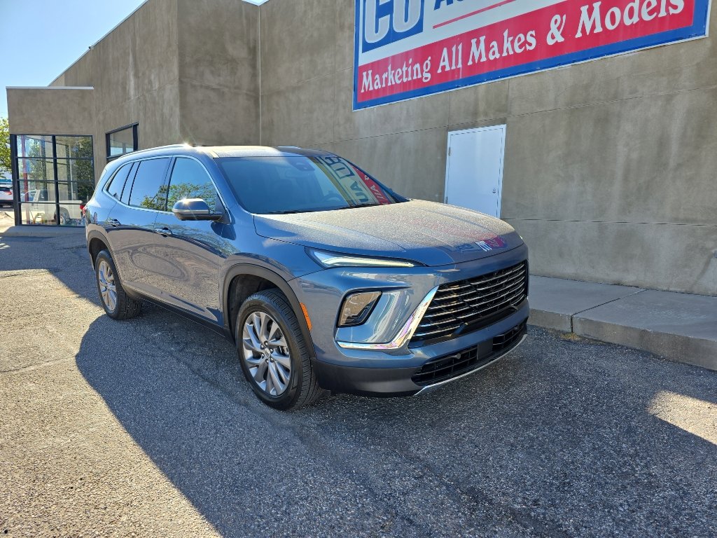 Used 2025 Buick Enclave Preferred image 3