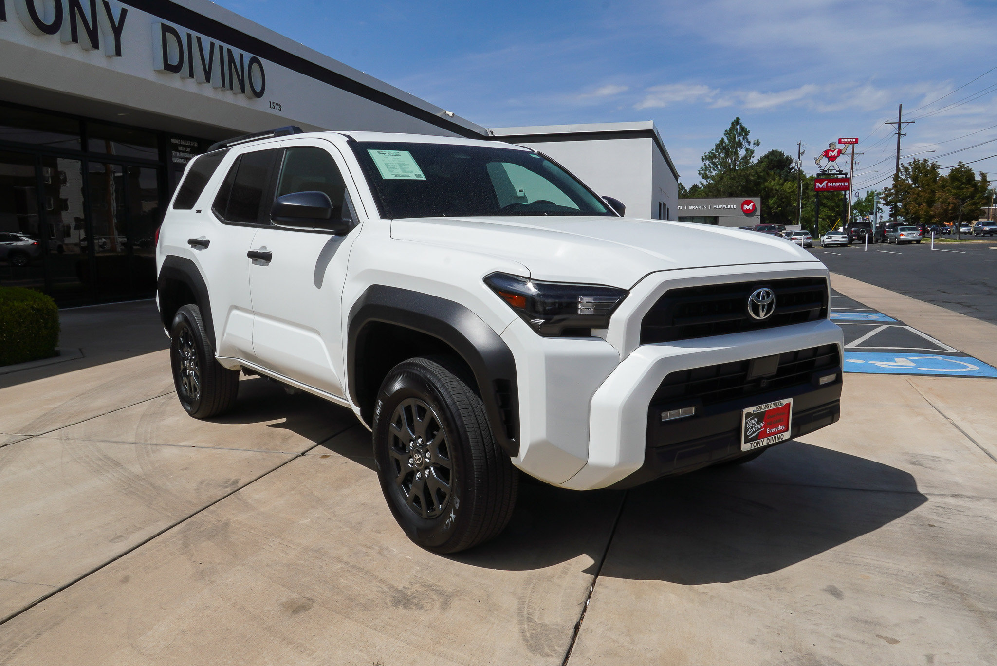 Used 2025 Toyota 4Runner SR5 AWD/4WD image 2