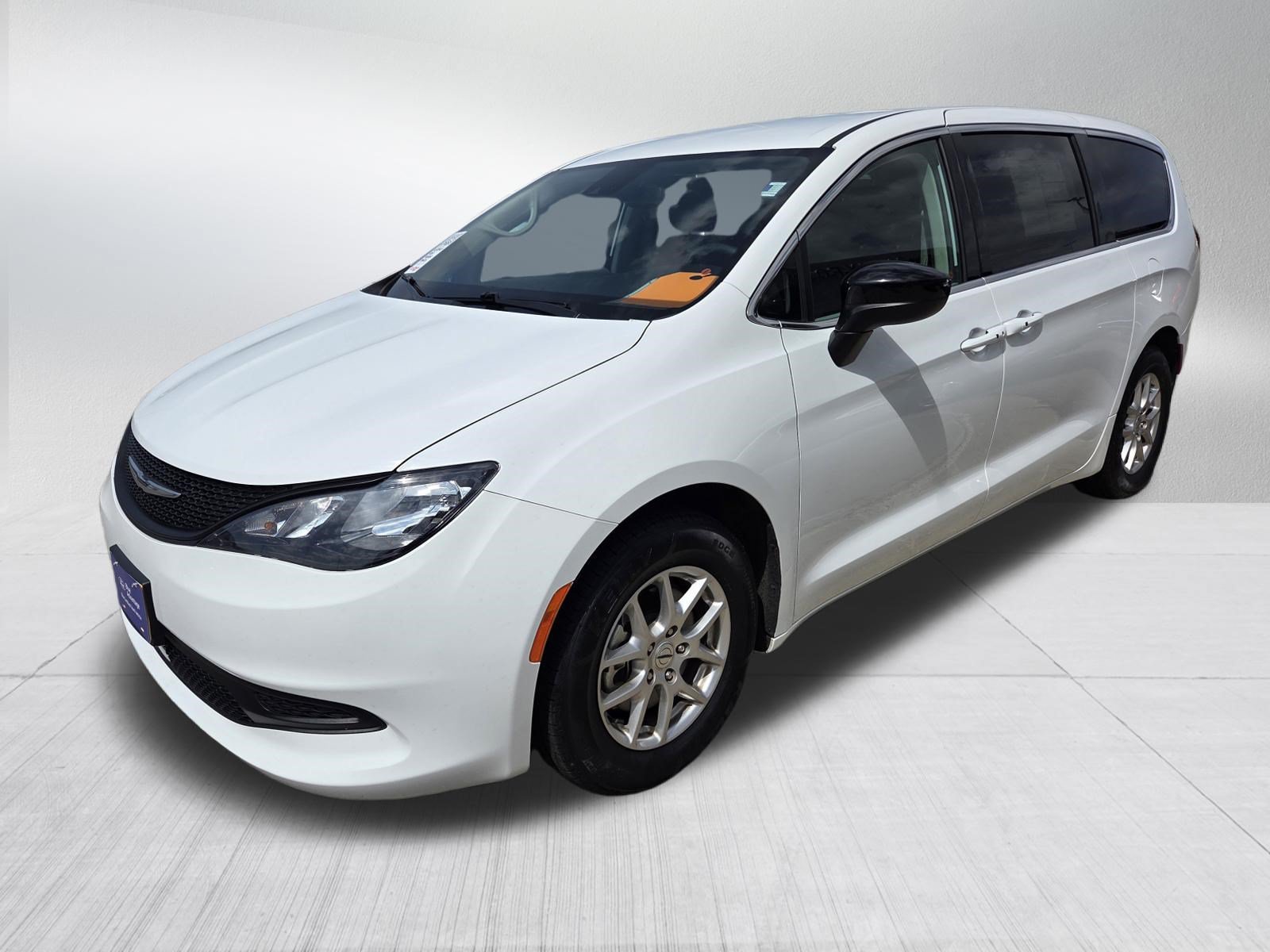 Used 2024 Chrysler Voyager LX FWD image 3