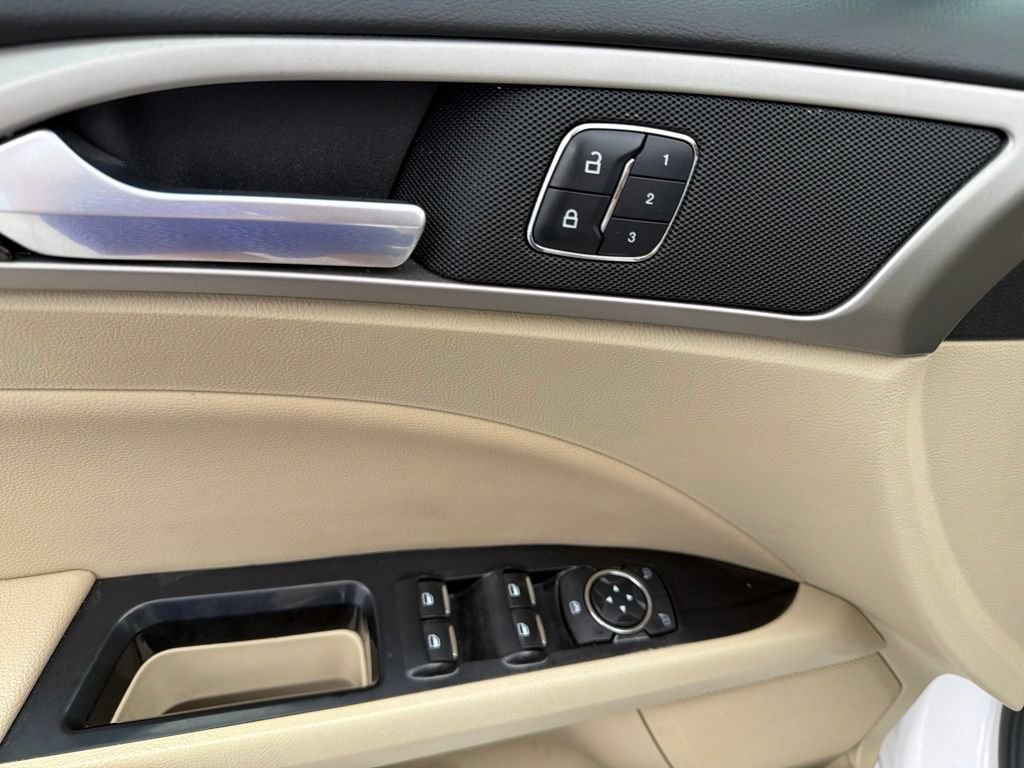 Used 2015 Ford Fusion SE w/ Equipment Group 202A FWD image 14
