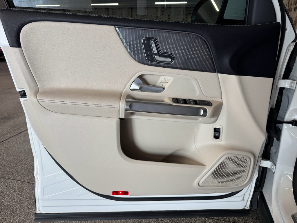 Used 2021 Mercedes-Benz GLB 250 w/ Premium Package image 16