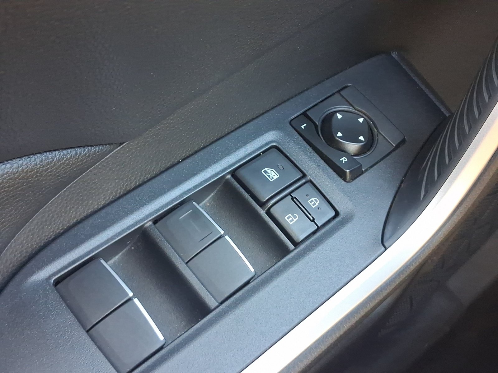 Used 2021 Toyota RAV4 XLE Premium AWD/4WD image 13