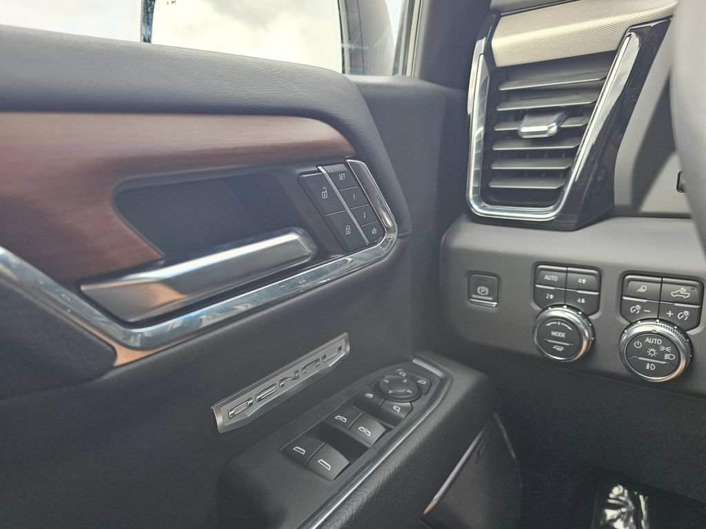 Used 2023 GMC Sierra 1500 Denali w/ Technology Package AWD/4WD image 35