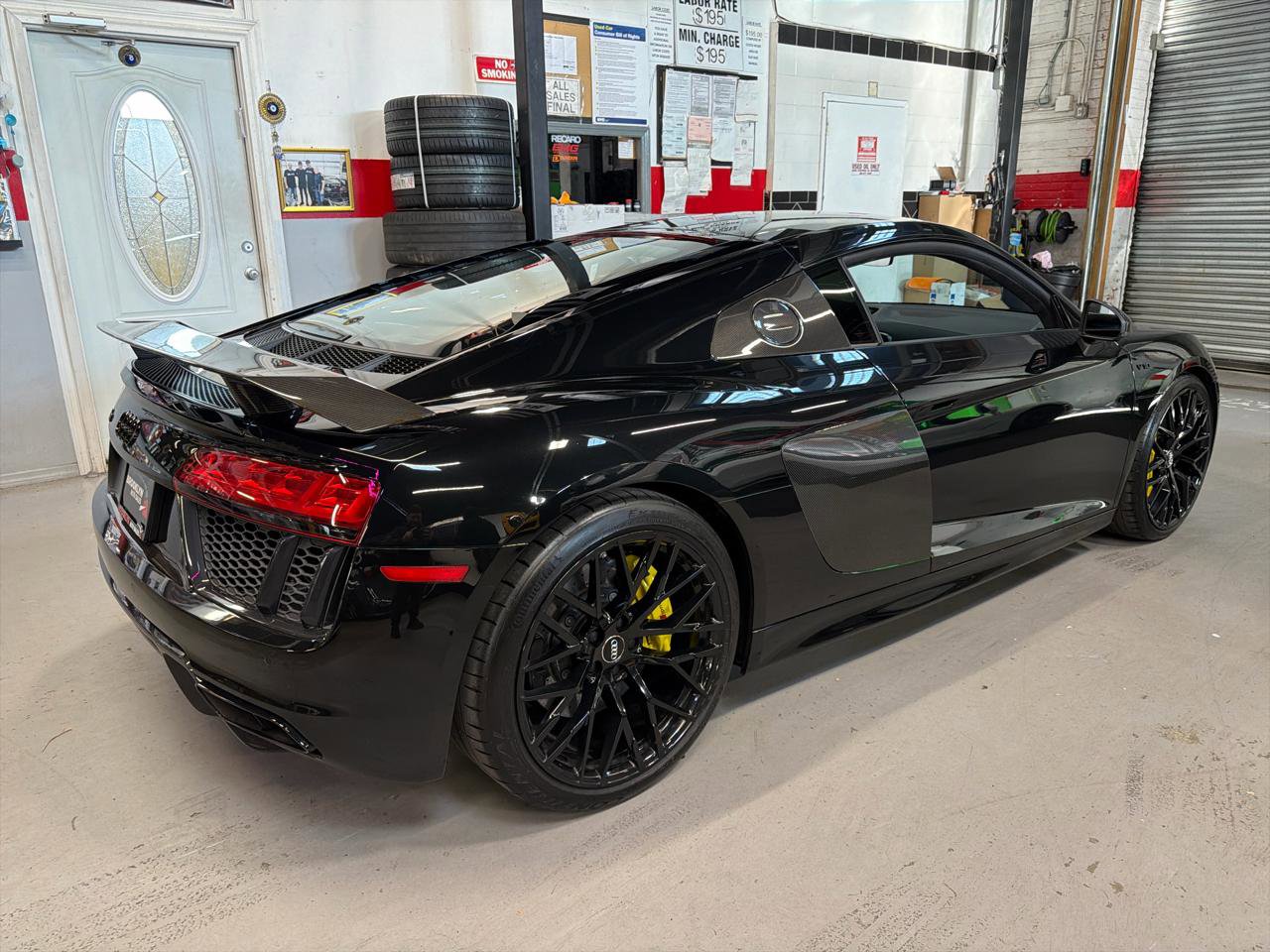 Used 2017 Audi R8 V10 plus image 5