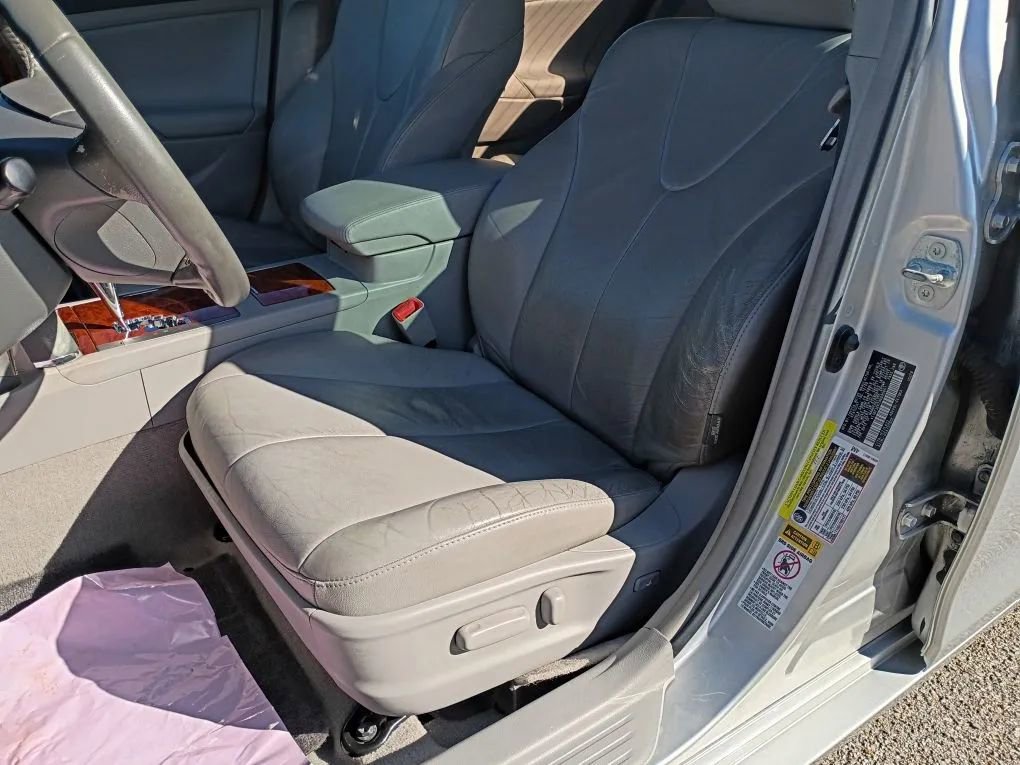 Used 2010 Toyota Camry XLE image 10