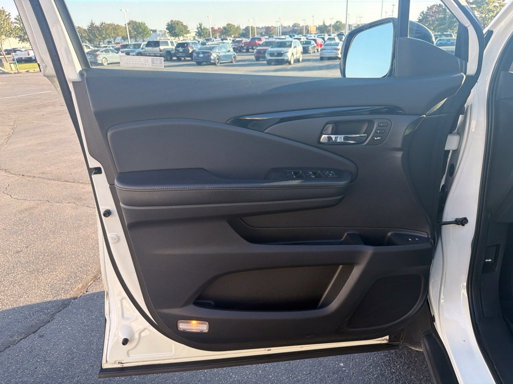 Used 2017 Honda Pilot Touring image 27
