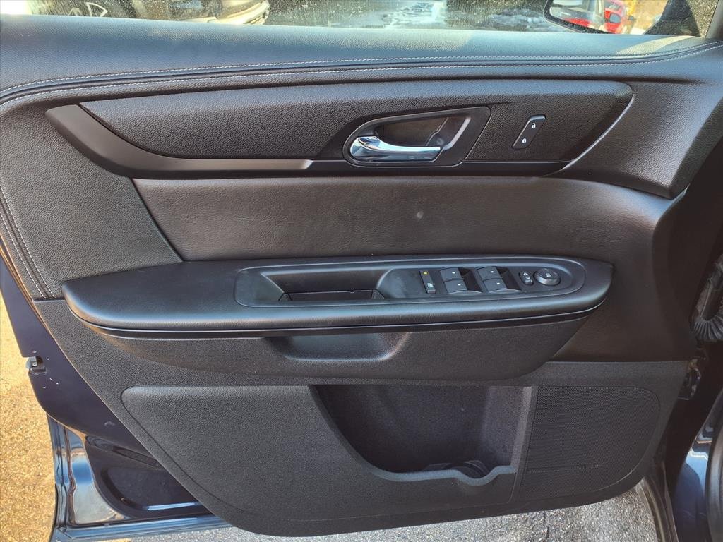 Used 2015 Chevrolet Traverse LT w/ Style and Technology Package image 12