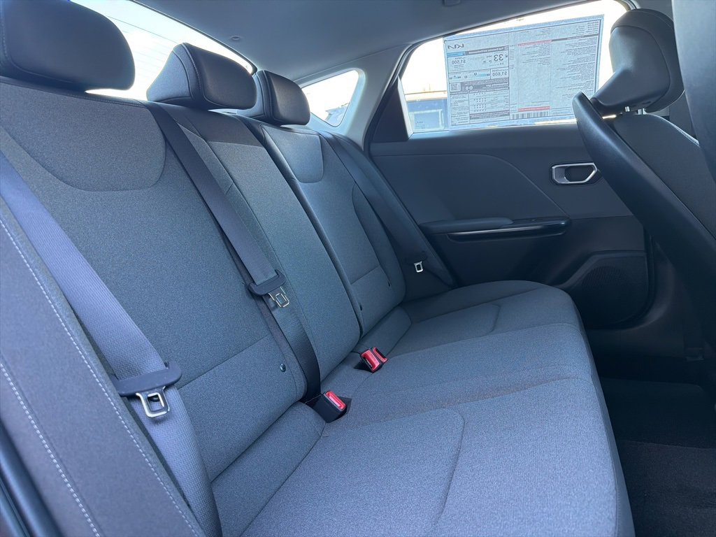 New 2025 Kia K4 LXS image 16