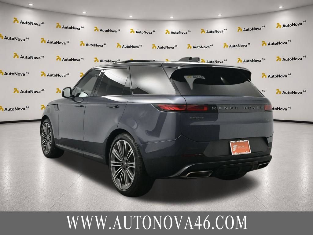 Used 2024 Land Rover Range Rover Sport SE AWD/4WD image 5
