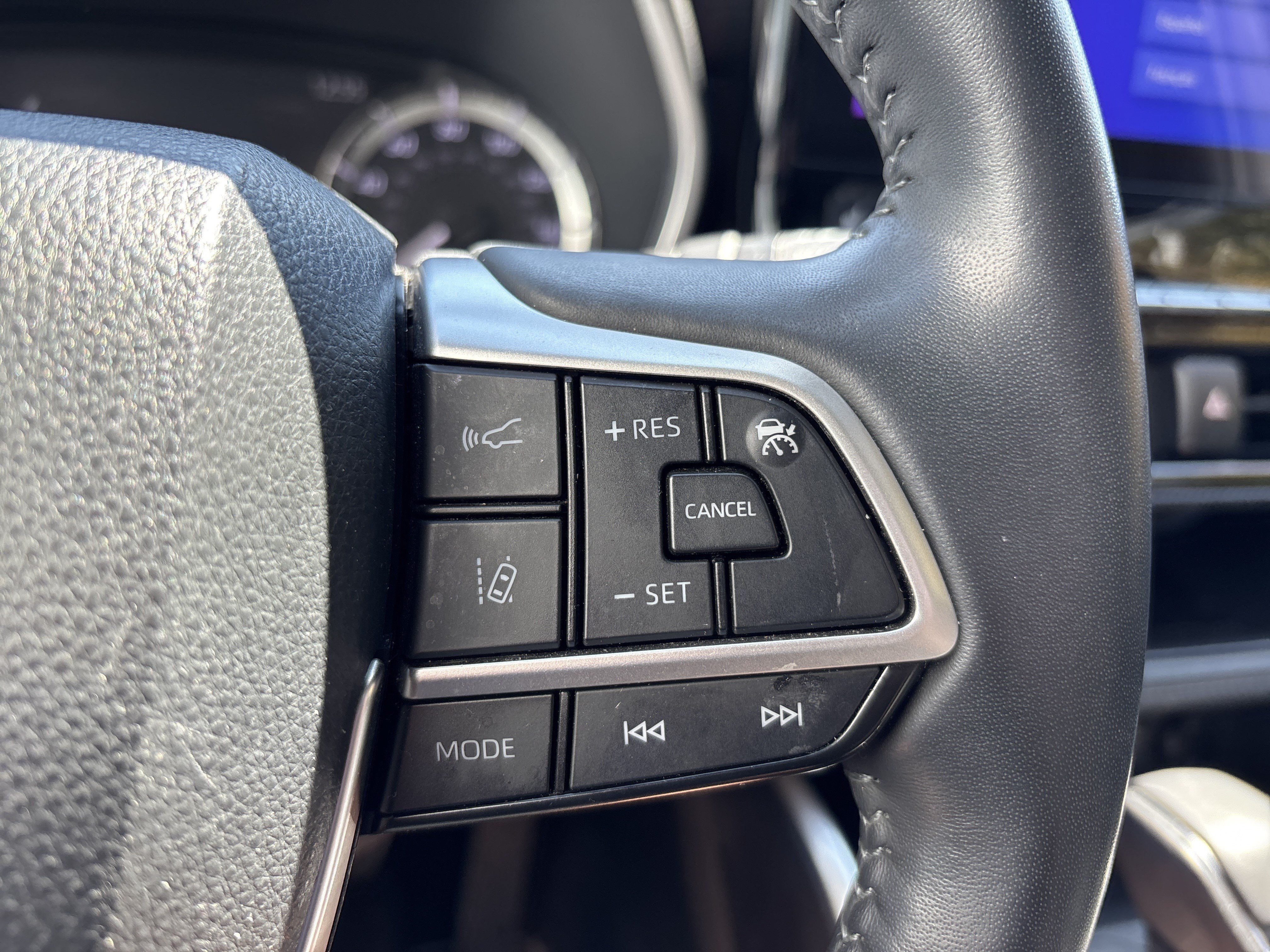 Used 2023 Toyota Highlander XSE AWD/4WD image 19