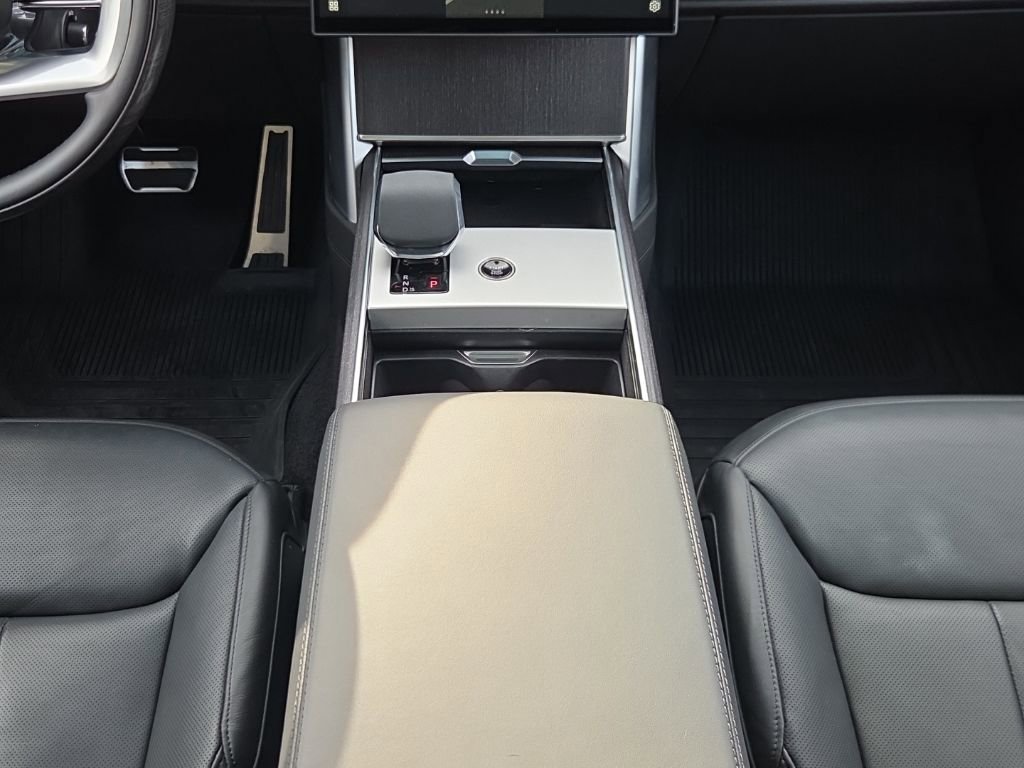 Certified 2025 Land Rover Range Rover Long Wheelbase SE AWD/4WD image 23