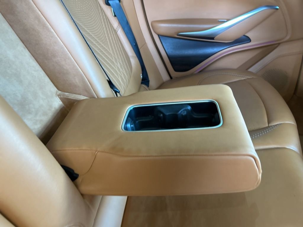 Used 2023 Aston Martin DBX image 28