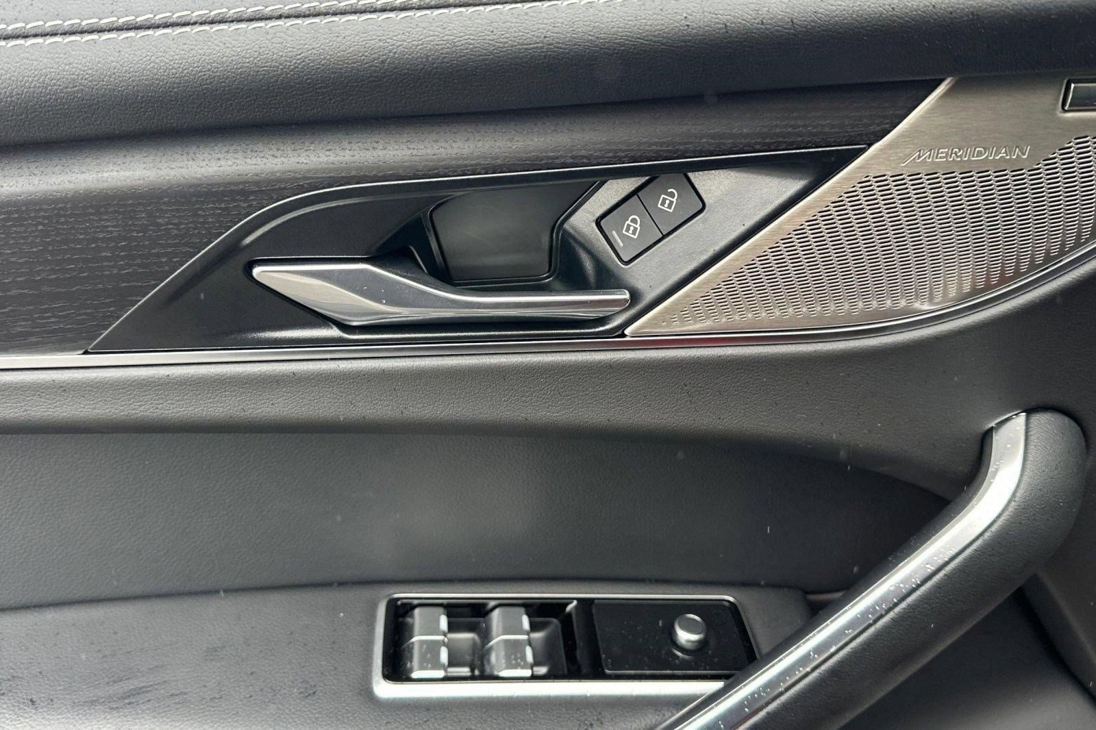 New 2024 Jaguar F-PACE R-Dynamic S AWD/4WD image 12