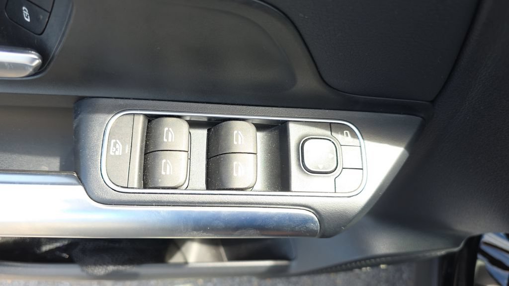 Certified 2025 Mercedes-Benz GLA 250 image 12