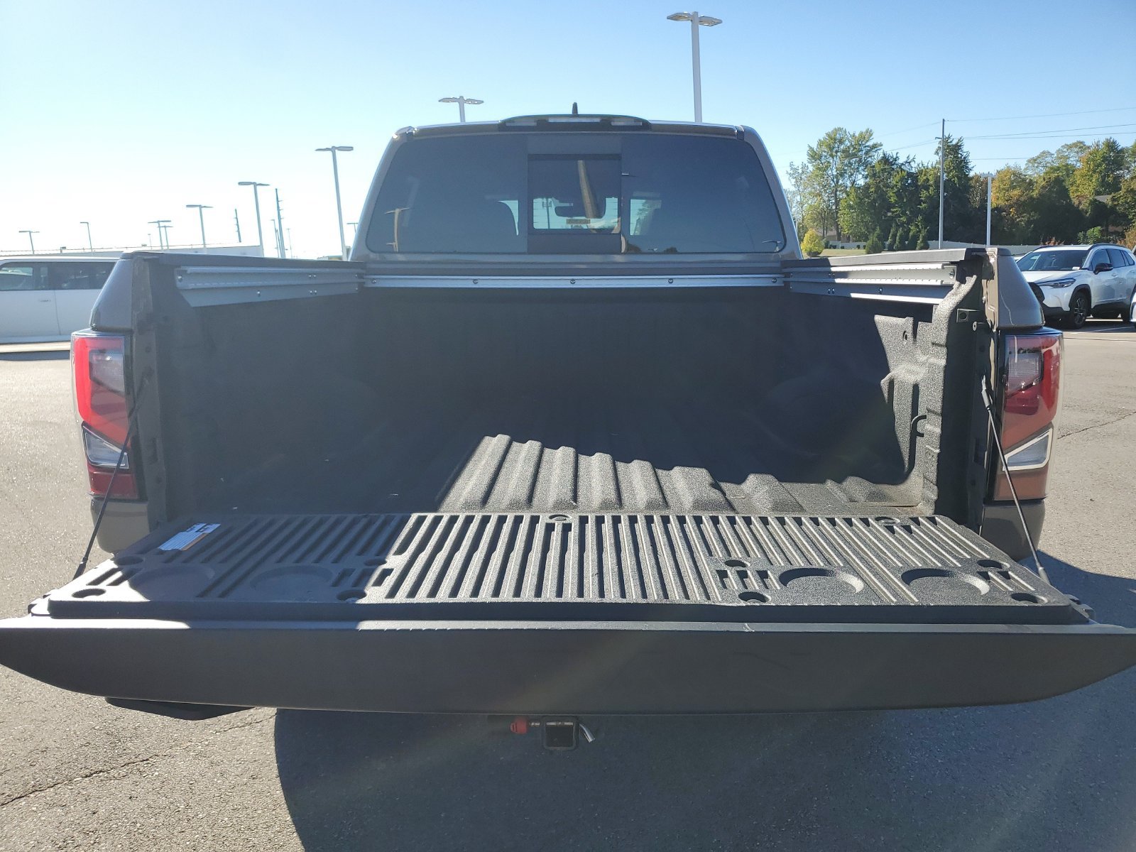 Used 2024 Nissan Titan PRO-4X w/ Pro-4x Convenience Package AWD/4WD image 9