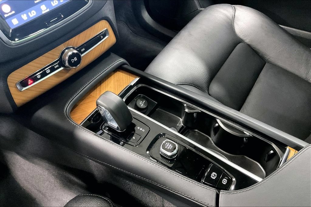 Certified 2023 Volvo XC90 B6 Plus w/ Protection Package Premier AWD/4WD image 18