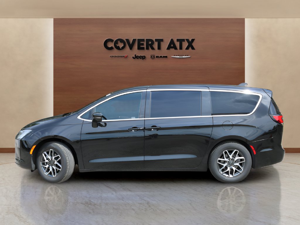 New 2027 Chrysler Pacifica Limited FWD image 2