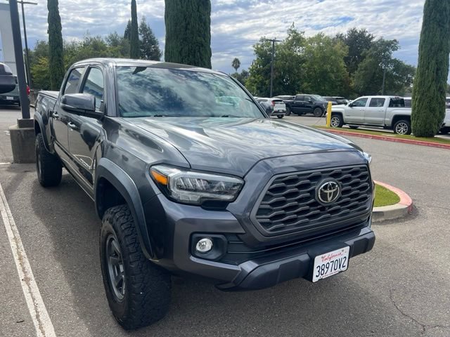 Used 2020 Toyota Tacoma TRD Off-Road w/ TRD Premium Off Road Package AWD/4WD image 4