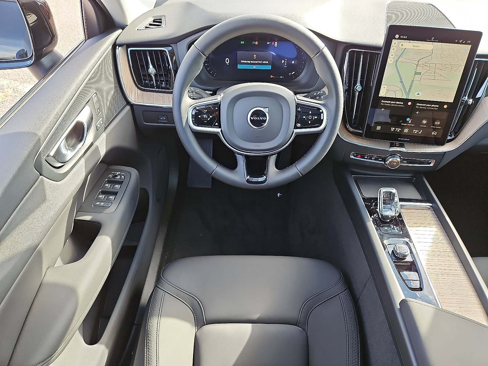 New 2026 Volvo XC60 B5 Plus w/ Protection Package Premier AWD/4WD image 9