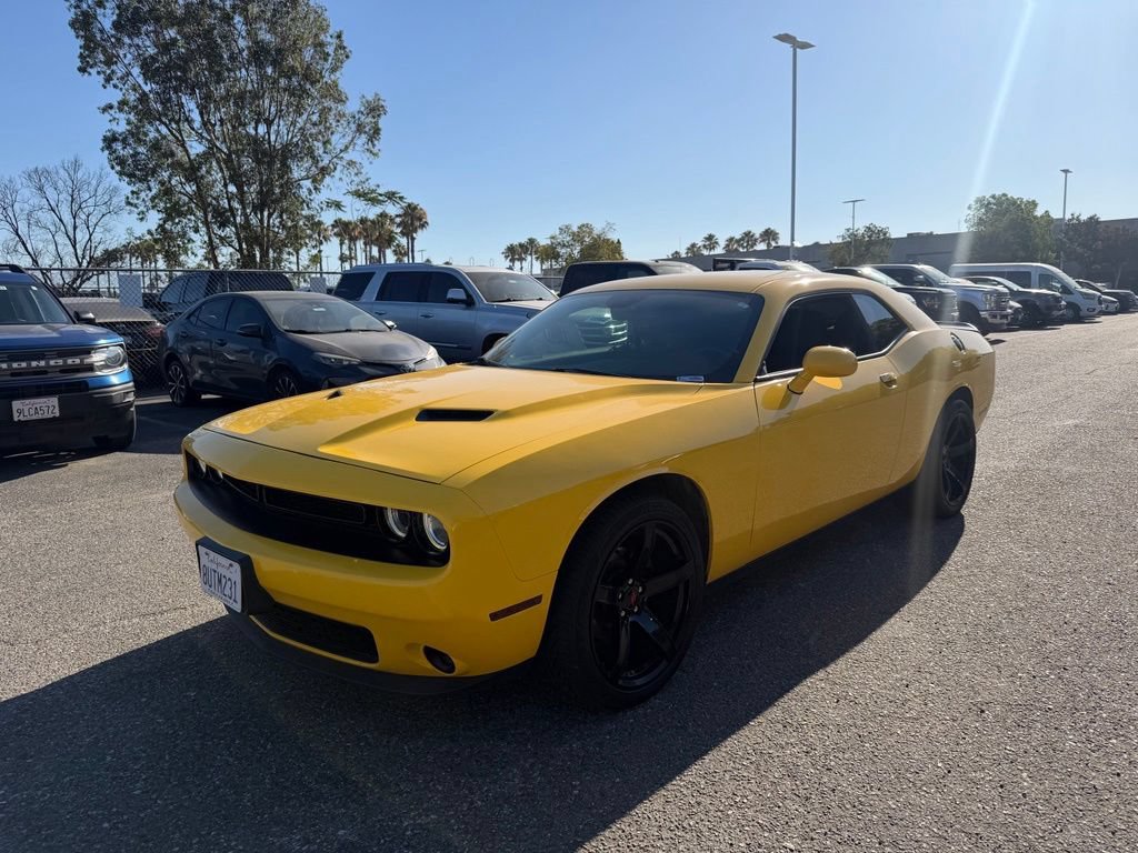 Used 2018 Dodge Challenger SXT w/ Blacktop Package RWD image 1